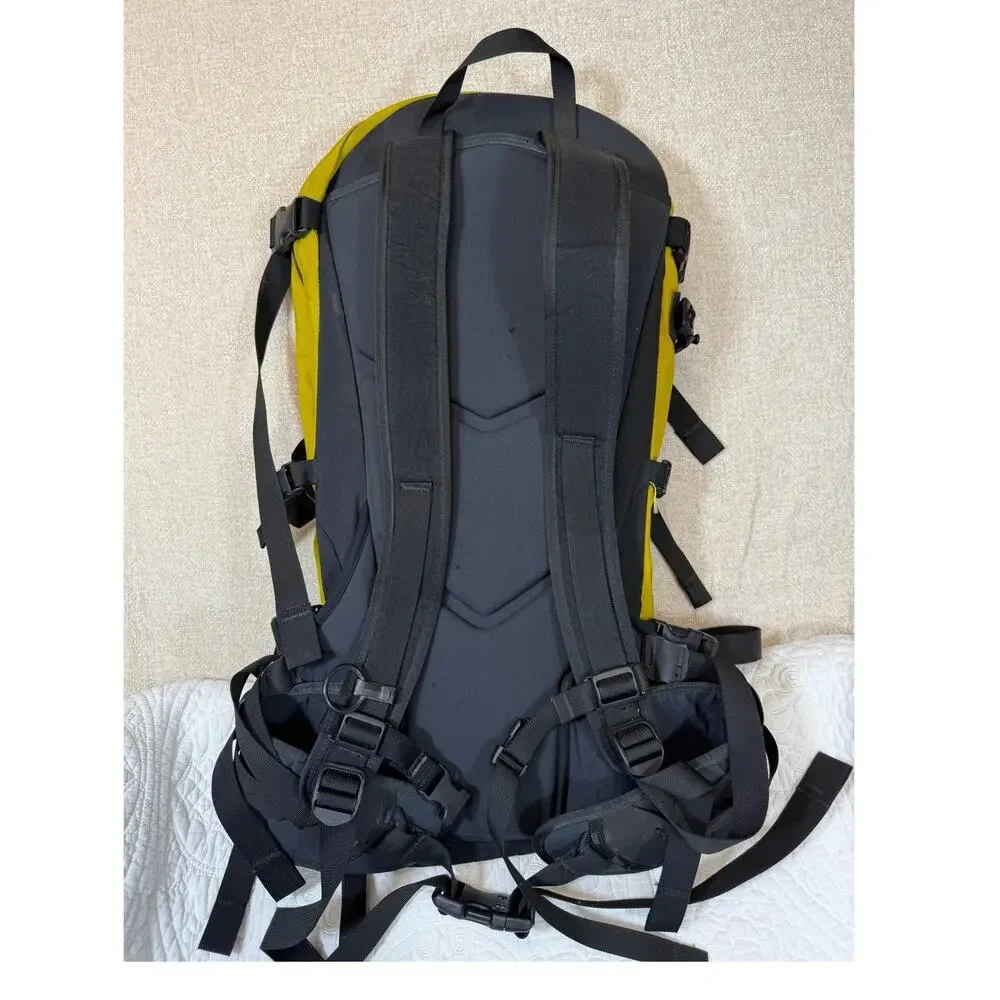 Arc'teryx M20 Yellow Black Ski Snowboard Backpack Alpine Pack Durable Outdoor